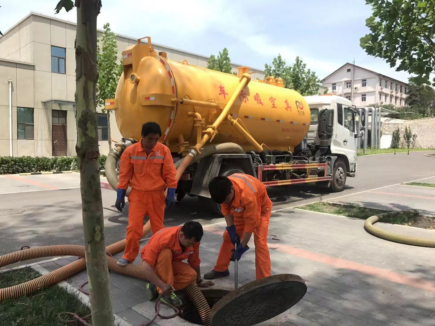 兴仁化粪池清理与5-8吨吸粪车施工效率分析